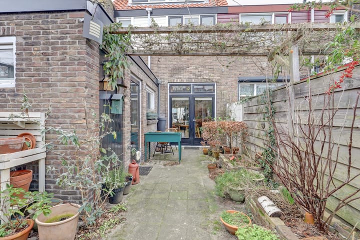 Photo 39 of Waalstraat 12