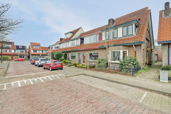 Photo 42 of Waalstraat 12