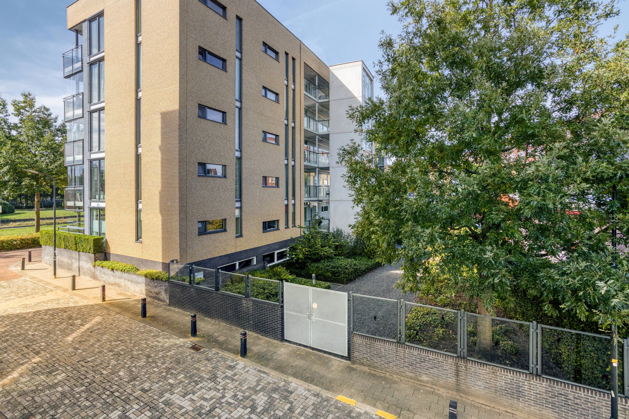 Photo 39 of Burgemeester Jhr. Quarles van Uffordlaan 171