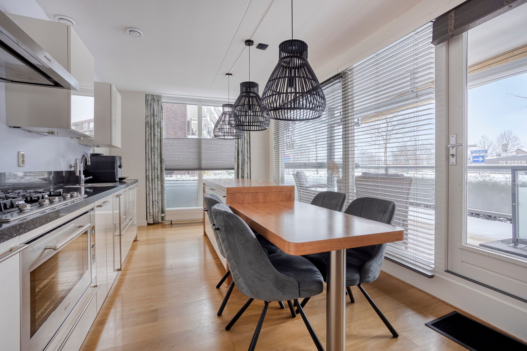 Photo 9 of Burgemeester Jhr. Quarles van Uffordlaan 171