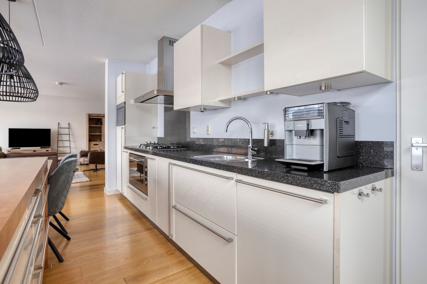 Photo 10 of Burgemeester Jhr. Quarles van Uffordlaan 171