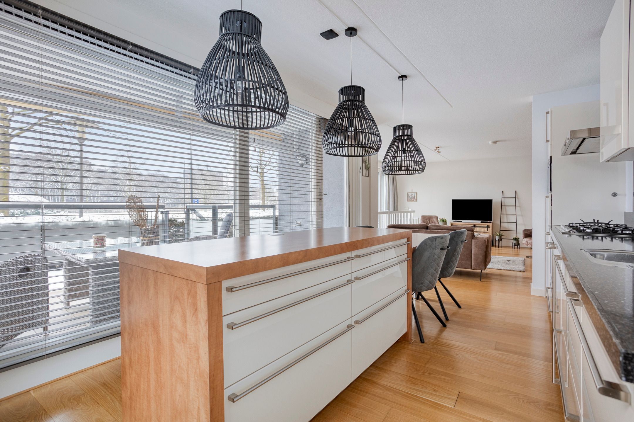 Photo 12 of Burgemeester Jhr. Quarles van Uffordlaan 171