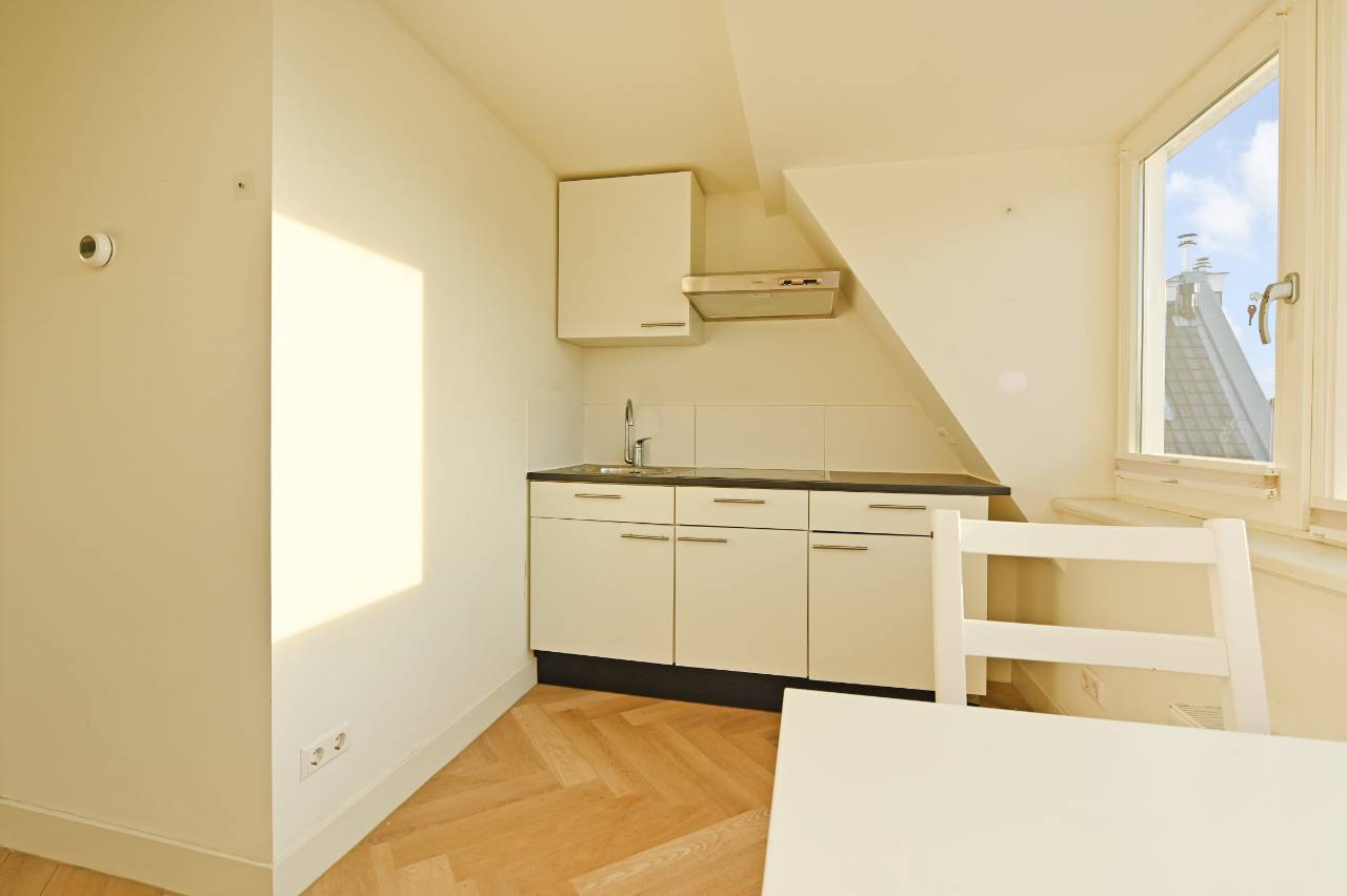 Photo 9 of Anna Beijerstraat 21-C