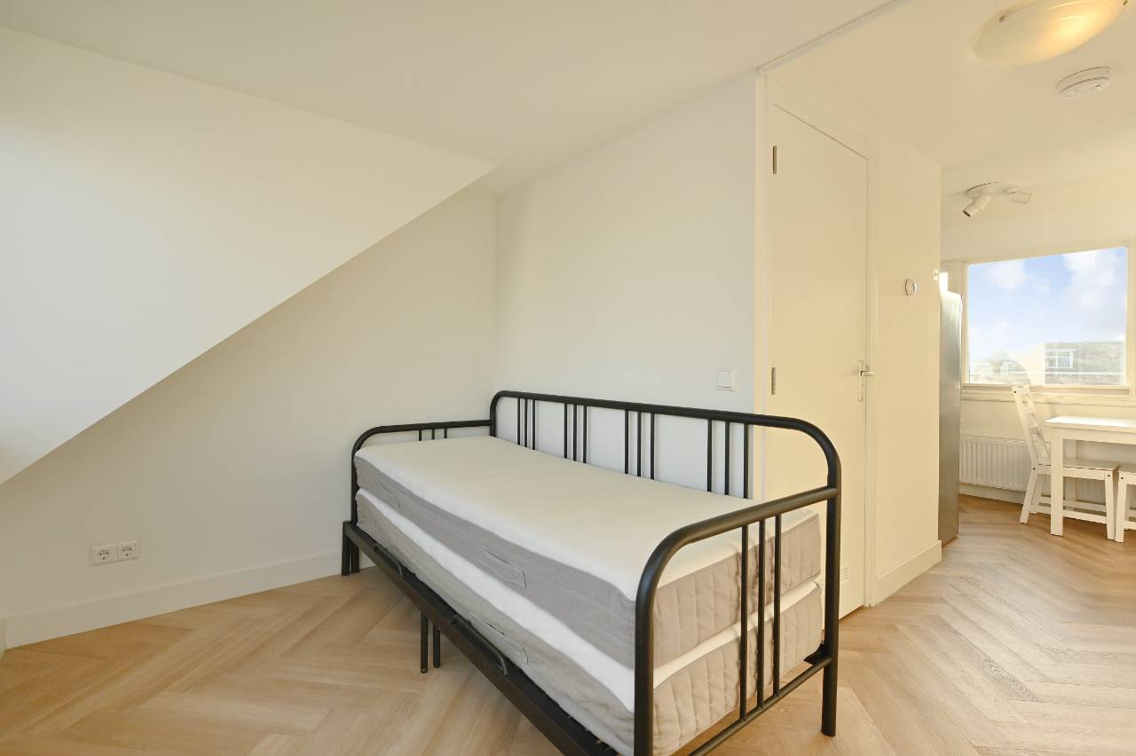 Photo 10 of Anna Beijerstraat 21-C