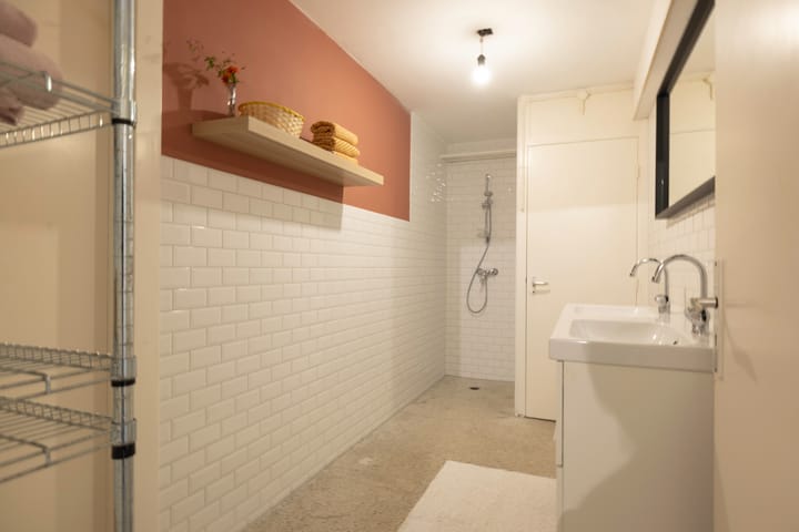 Photo 29 of Nieuwendammerdijk 457