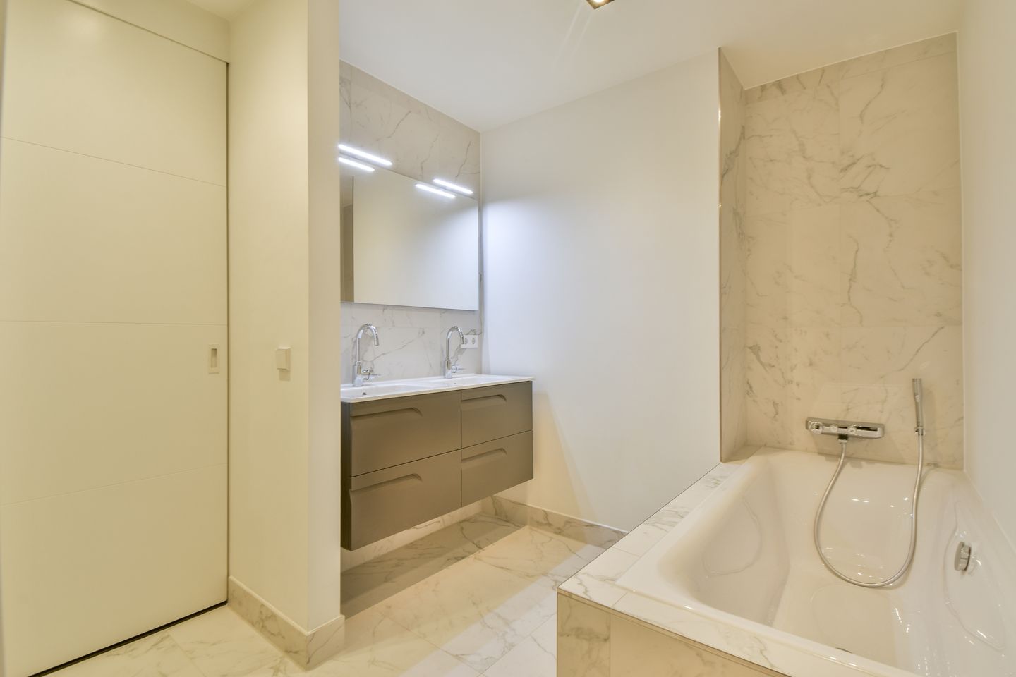 Photo 19 of Henri Polaklaan 5-H