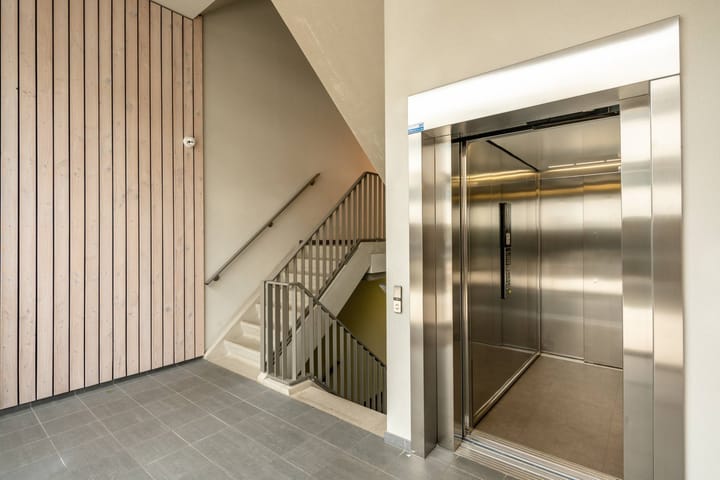 Photo 3 of De Klencke 93-D