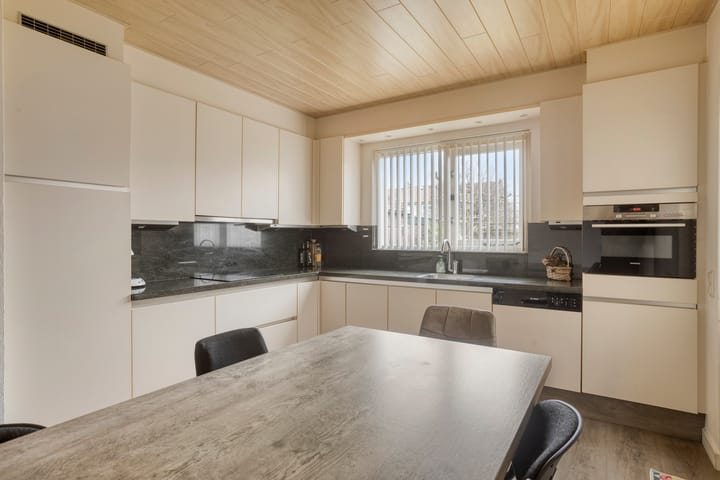 Photo 4 of Prins Bernhardstraat 10