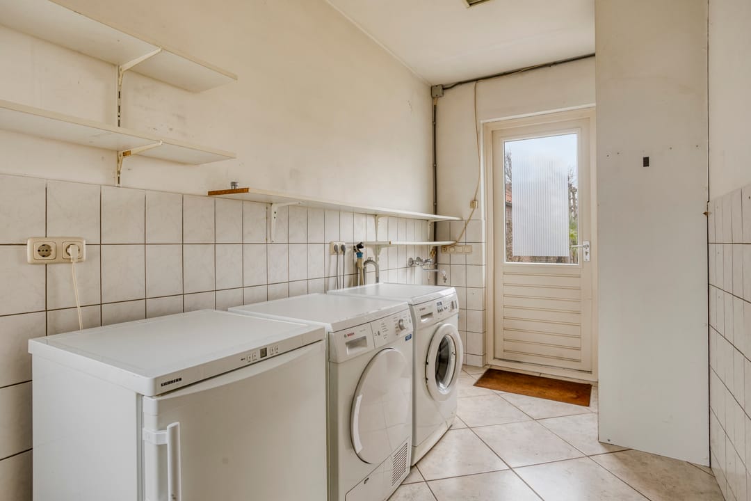 Photo 16 of Prins Bernhardstraat 10