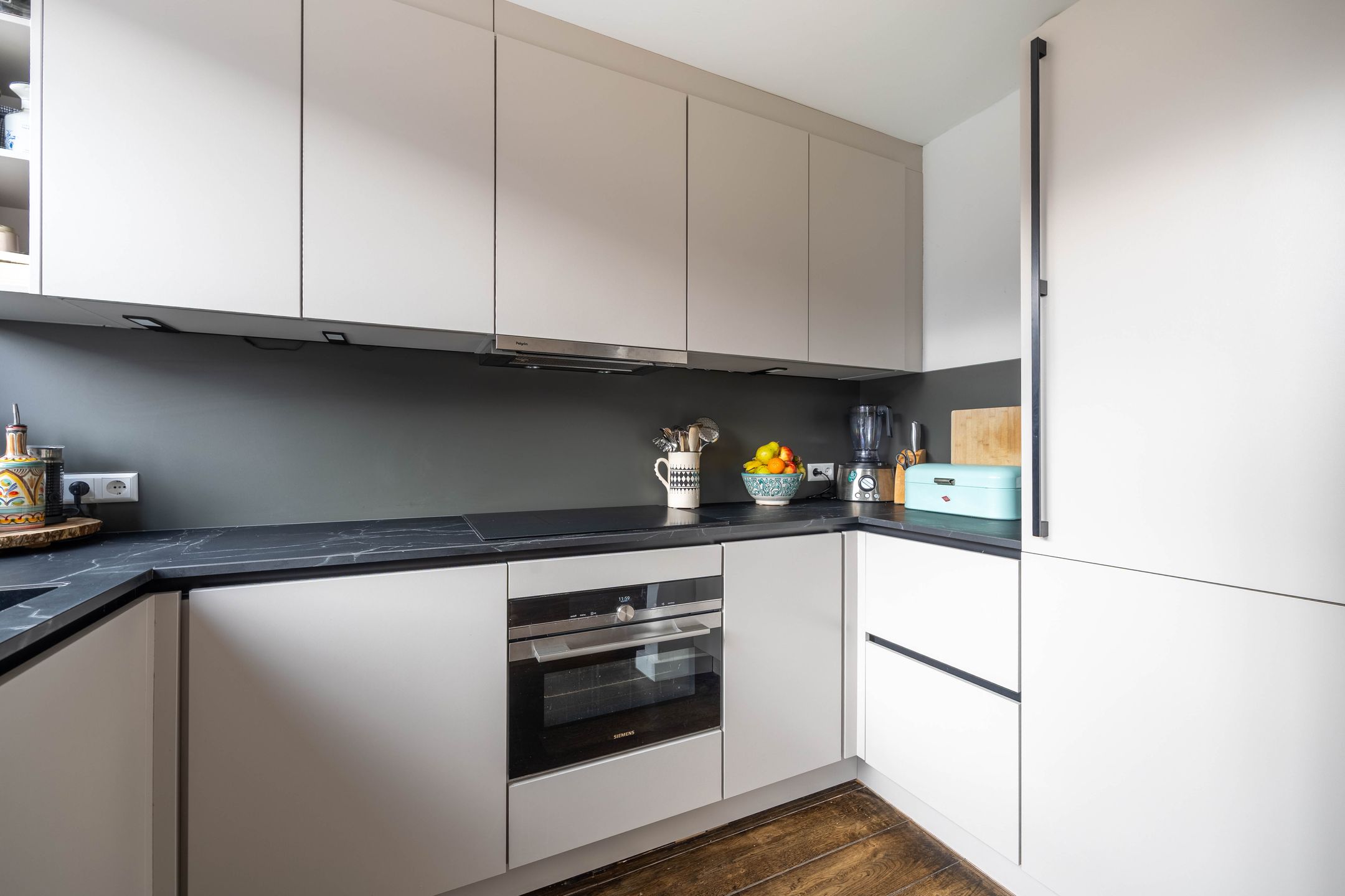 Photo 9 of Brederodestraat 8