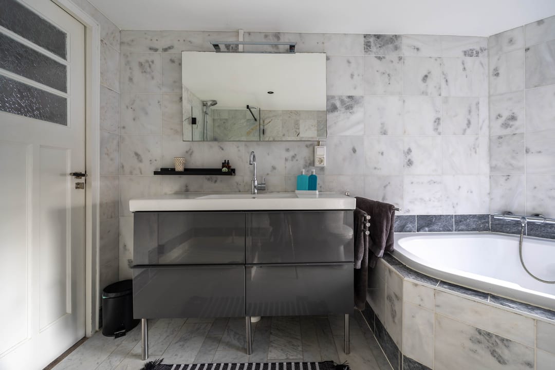 Photo 16 of Brederodestraat 8