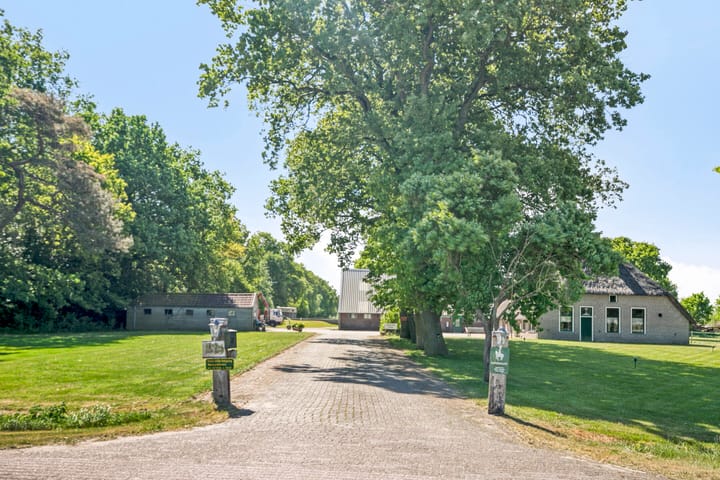 Photo 3 of Oosteinde 30