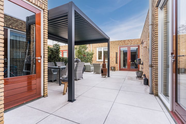 Photo 2 of Wethouder van den Eijndenstraat 12