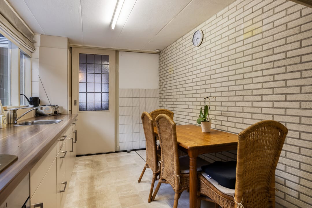 Photo 11 of Boomstraat 110