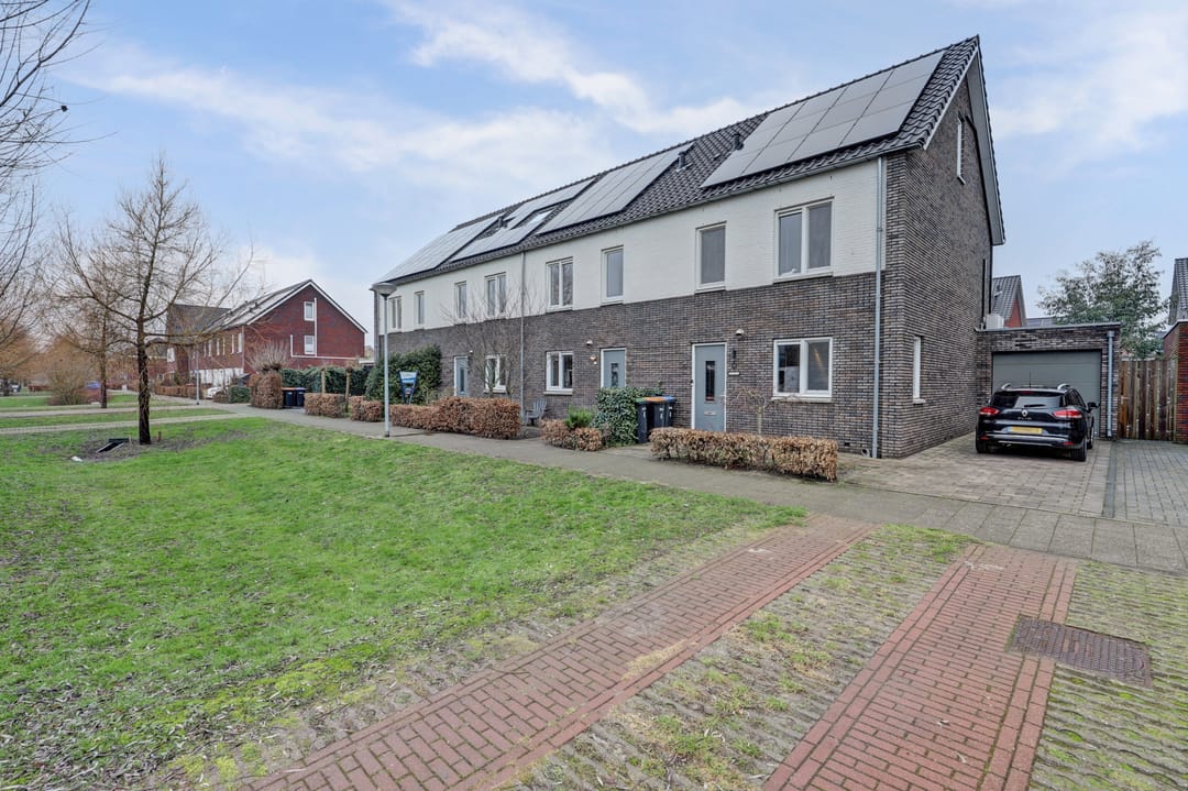 Photo 38 of De Vriendschap 8