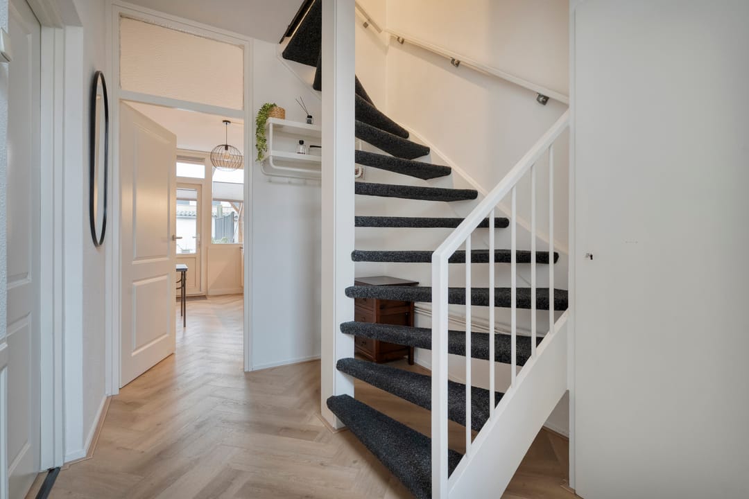 Photo 2 of Esdoornstraat 53