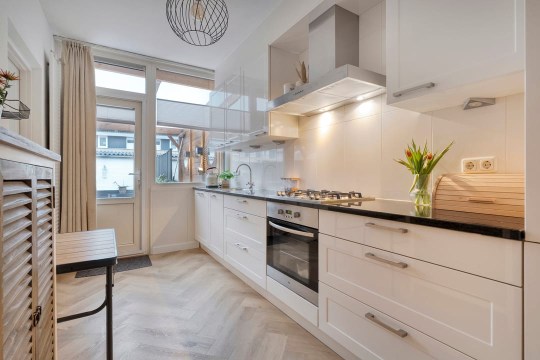 Photo 11 of Esdoornstraat 53