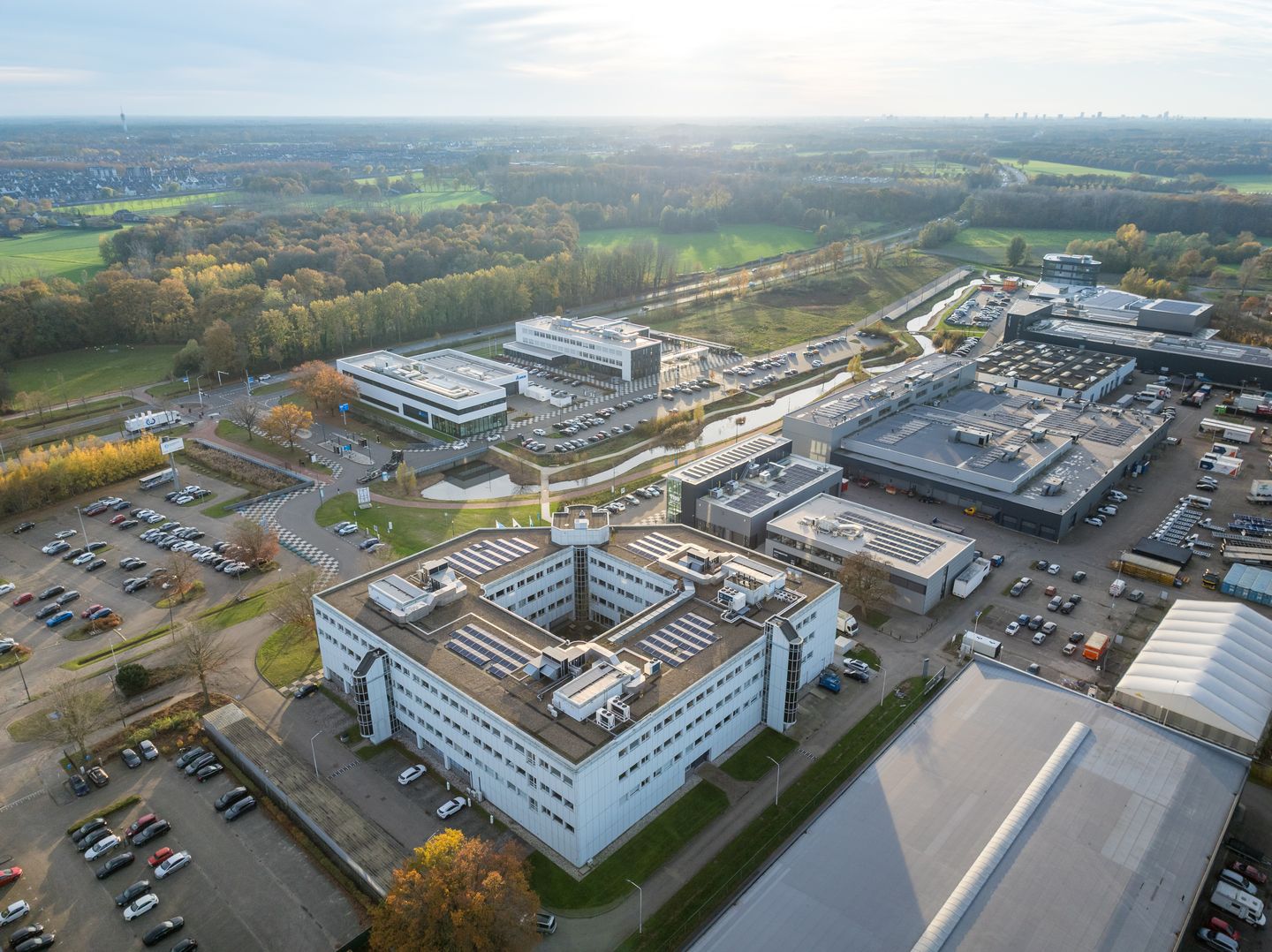 Bekijk foto 1 van Automotive Campus 30