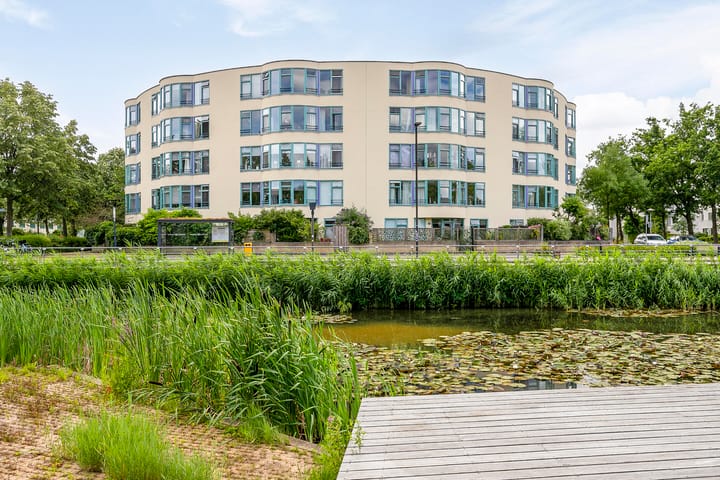 Foto 25 van Aartsbisschop Romerostraat 632