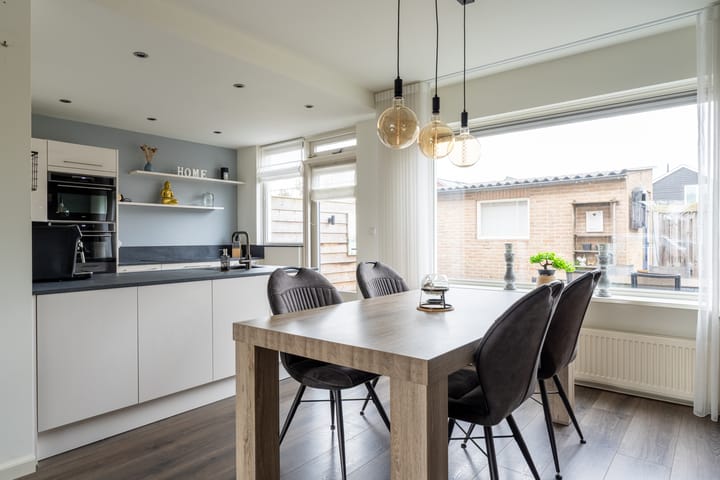 Photo 11 of Beatrixstraat 16