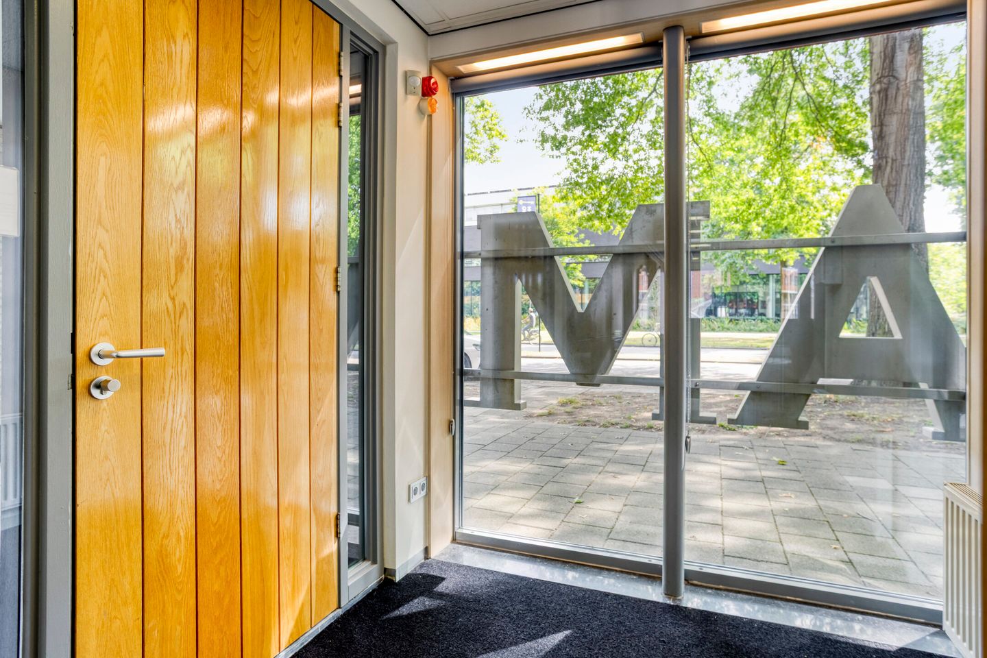 View photo 4 of Raadhuislaan 15