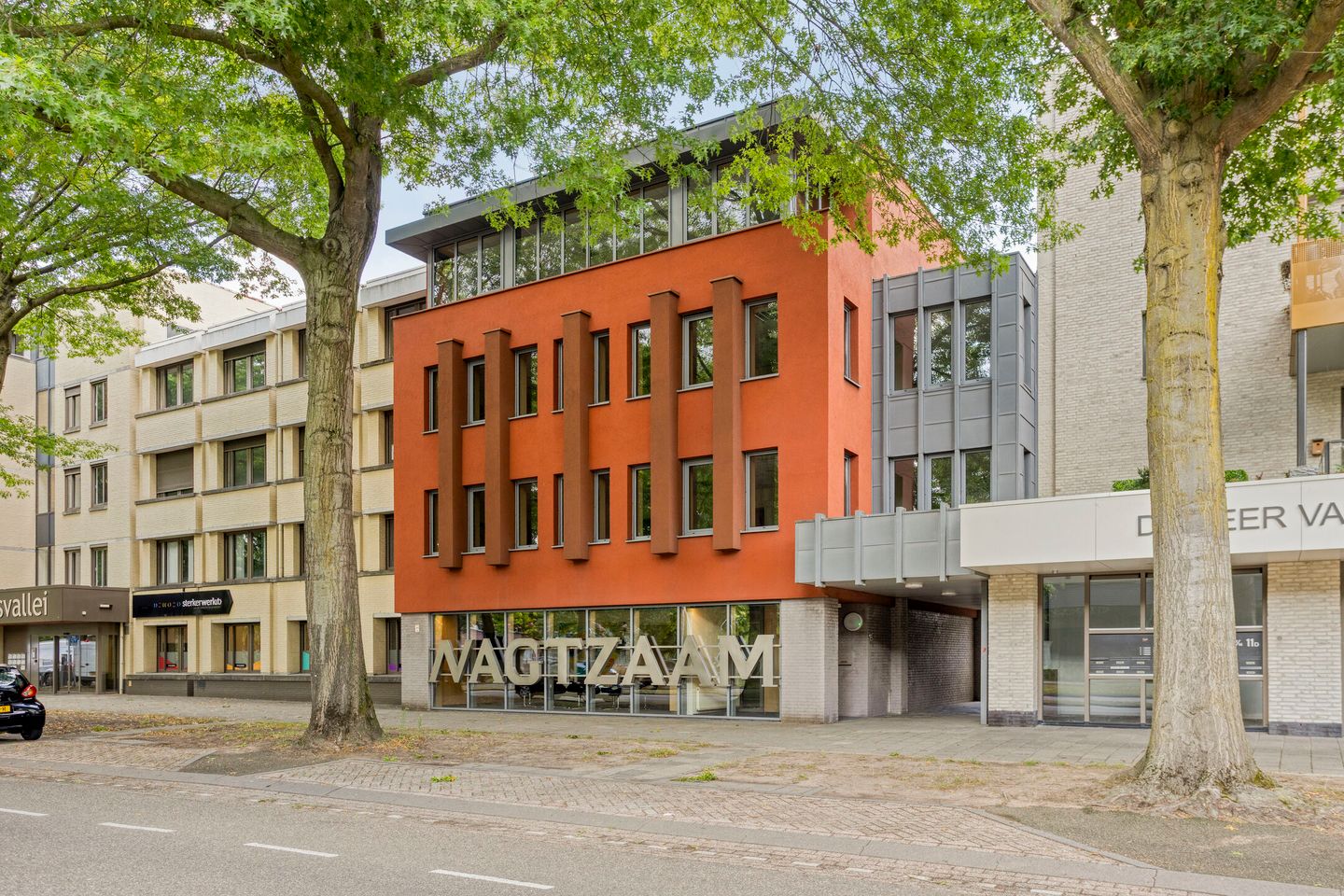 View photo 2 of Raadhuislaan 15