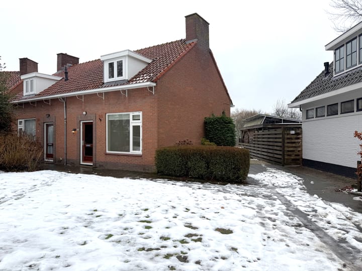 Photo 2 of Nieuw-Loosdrechtsedijk 121-E