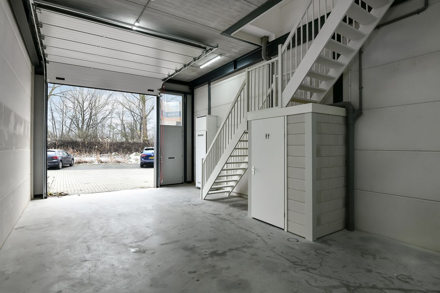 View photo 2 of Leemansweg 39-D