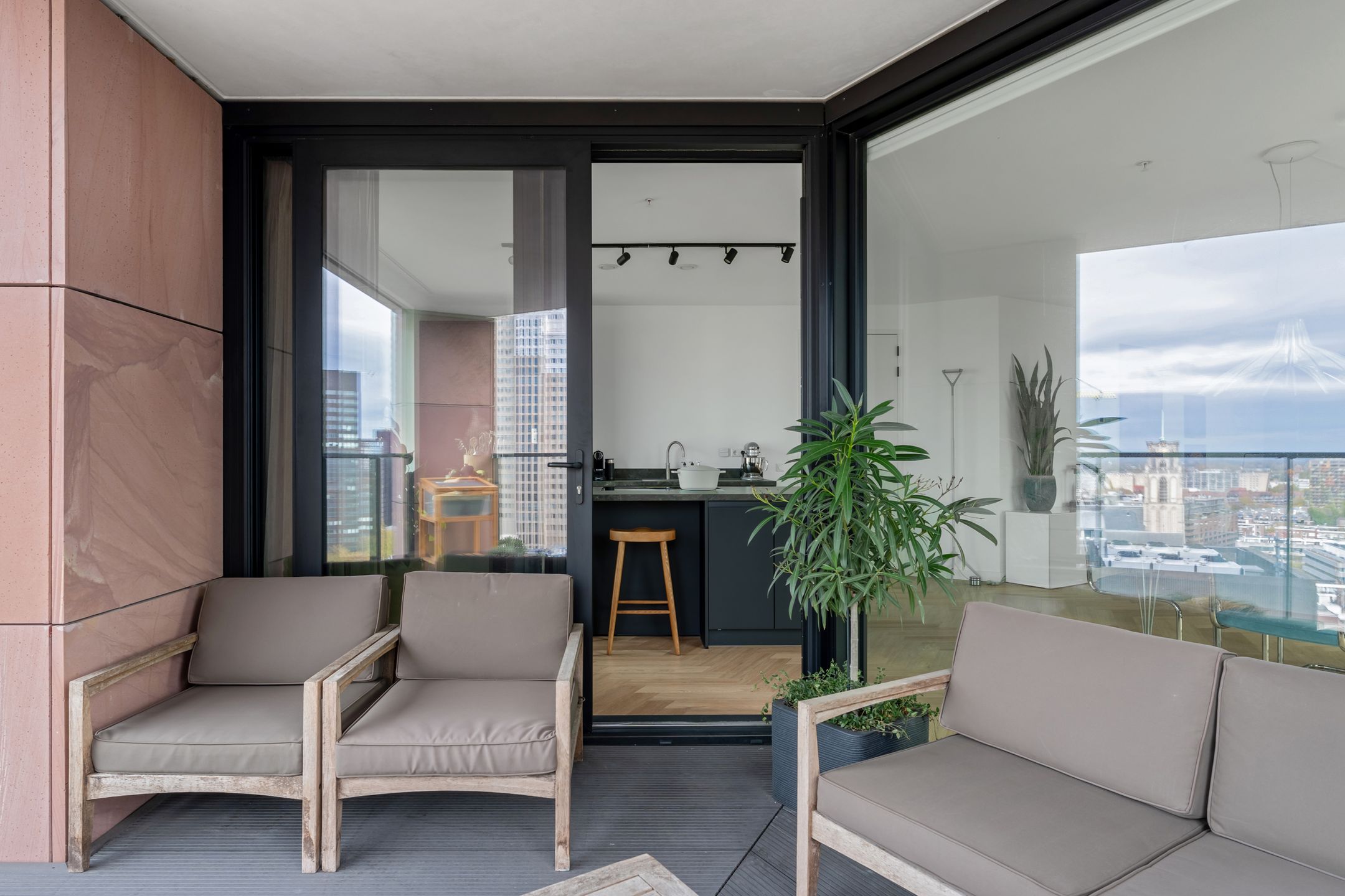 Photo 12 of Wijnhaven 65-B18