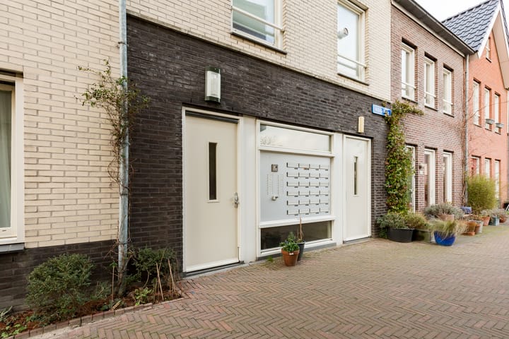 Photo 6 of V.O.C.-plein 10