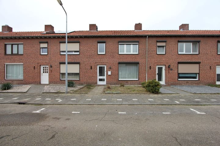 Photo 2 of Walburgisstraat 17