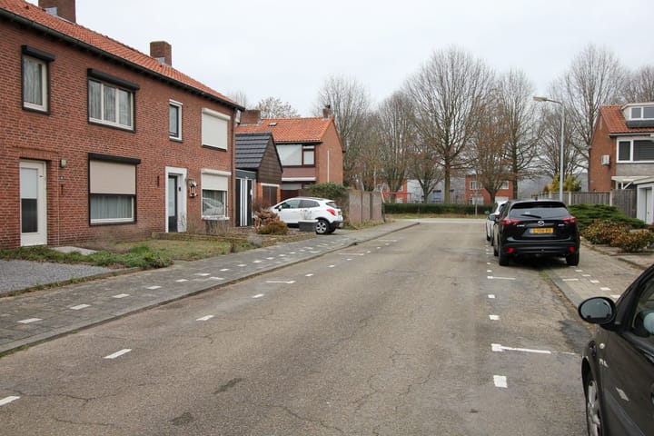 Photo 3 of Walburgisstraat 17