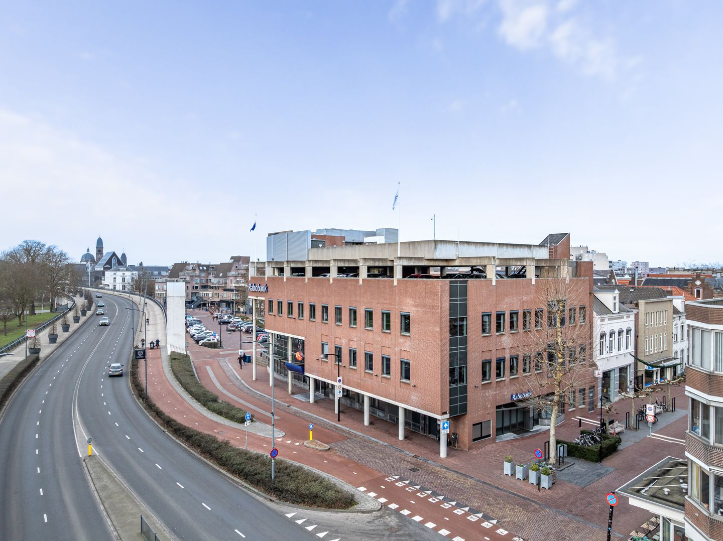 View photo 2 of Kerkstraat 33