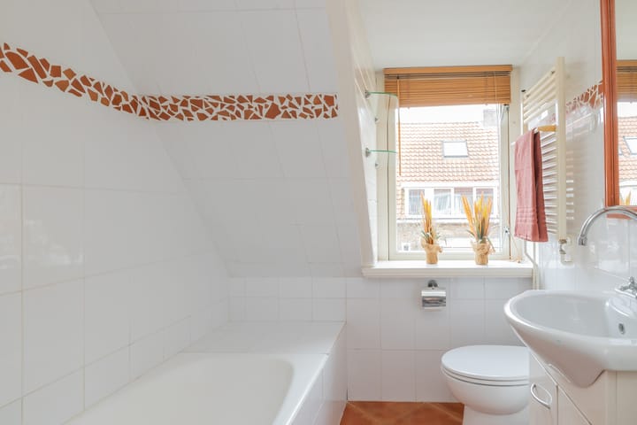 Photo 24 of Van Kinsbergenstraat 29