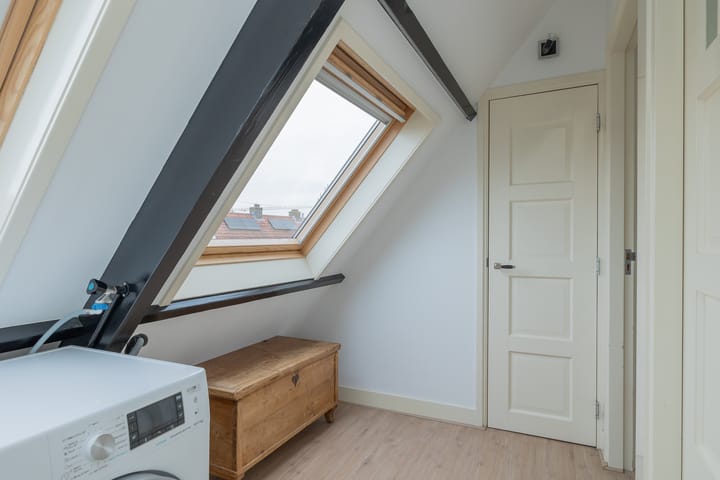 Photo 27 of Van Kinsbergenstraat 29