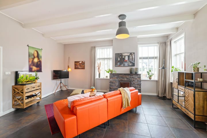 Photo 2 of Uiterburen 6