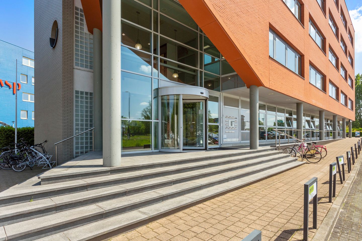 View photo 3 of Linie 504