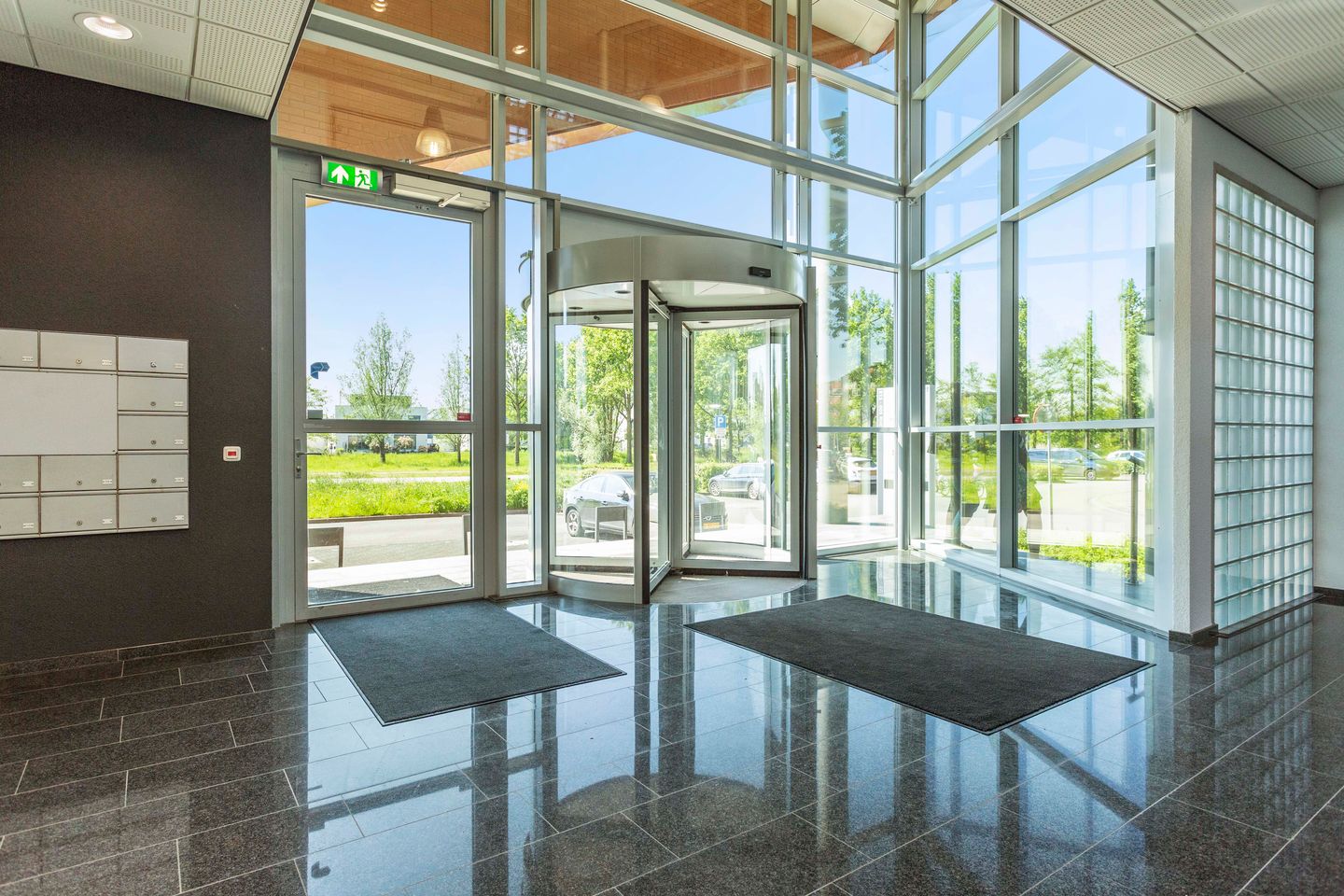 View photo 5 of Linie 504