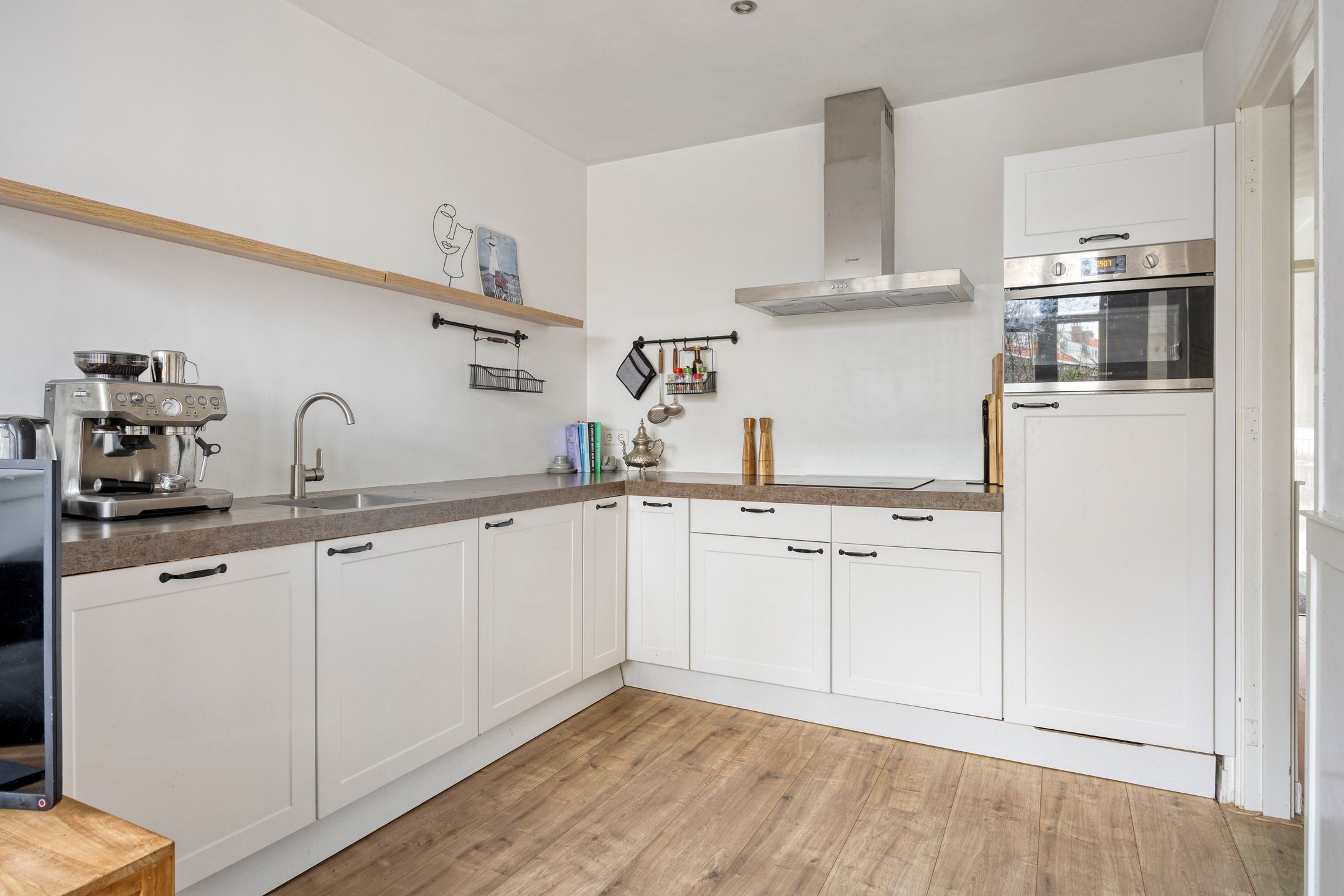 Foto 24 van Van Musschenbroekstraat 16-A