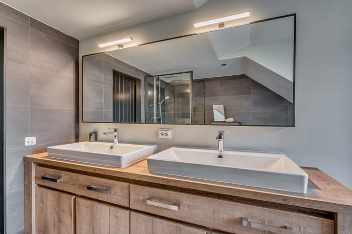 Photo 24 of Baarlosestraat 107