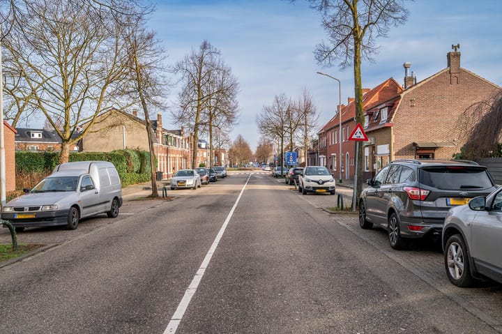 Photo 44 of Baarlosestraat 107