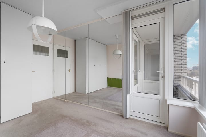 Photo 11 of Maassluisstraat 58