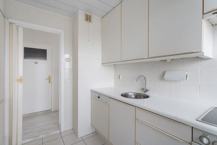 Photo 14 of Maassluisstraat 58