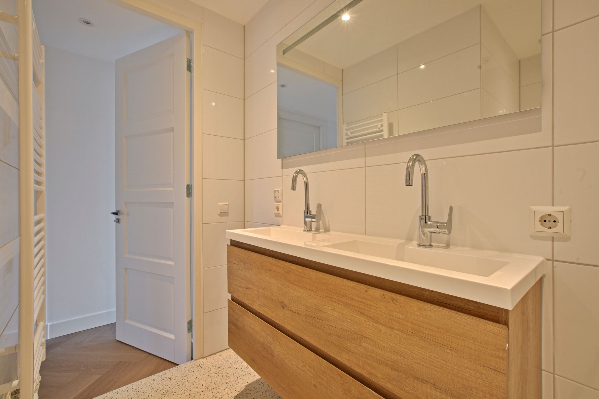 Foto 6 van Van Tuyll van Serooskerkenweg 111-3