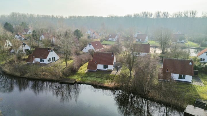 Photo 2 of De Rug 3-67