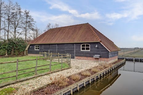 Insteek 24 tertiary image