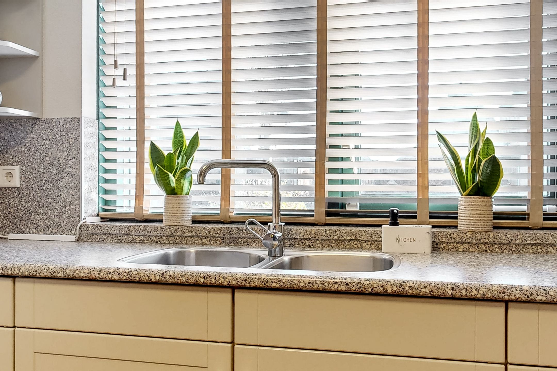 Photo 12 of Zesmorgen 100