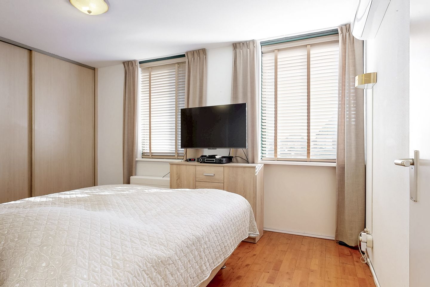 Photo 19 of Zesmorgen 100