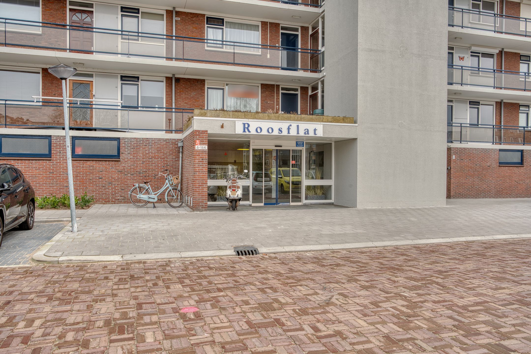 Photo 39 of Roosstraat 158