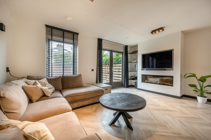 Photo 4 of Edelman 7